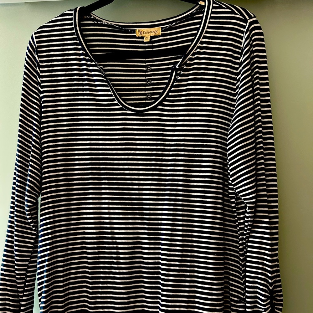 Timeless black & white striped long sleeve top – comfortable and always in style
